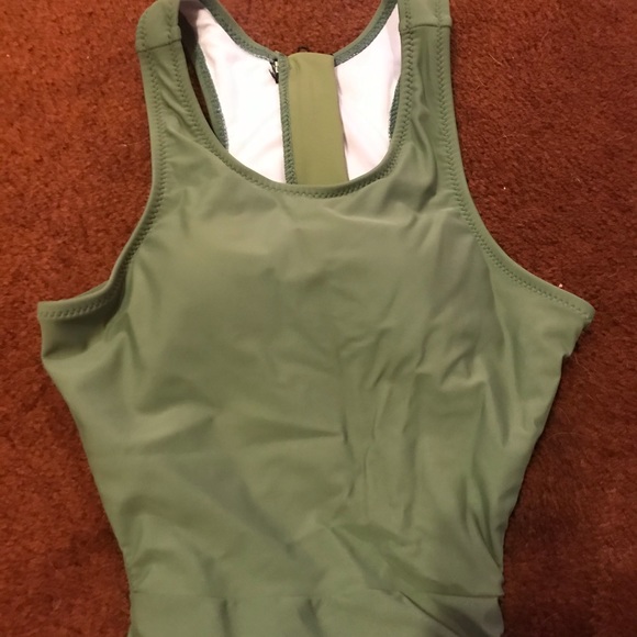 One piece swimsuit - Picture 3 of 7